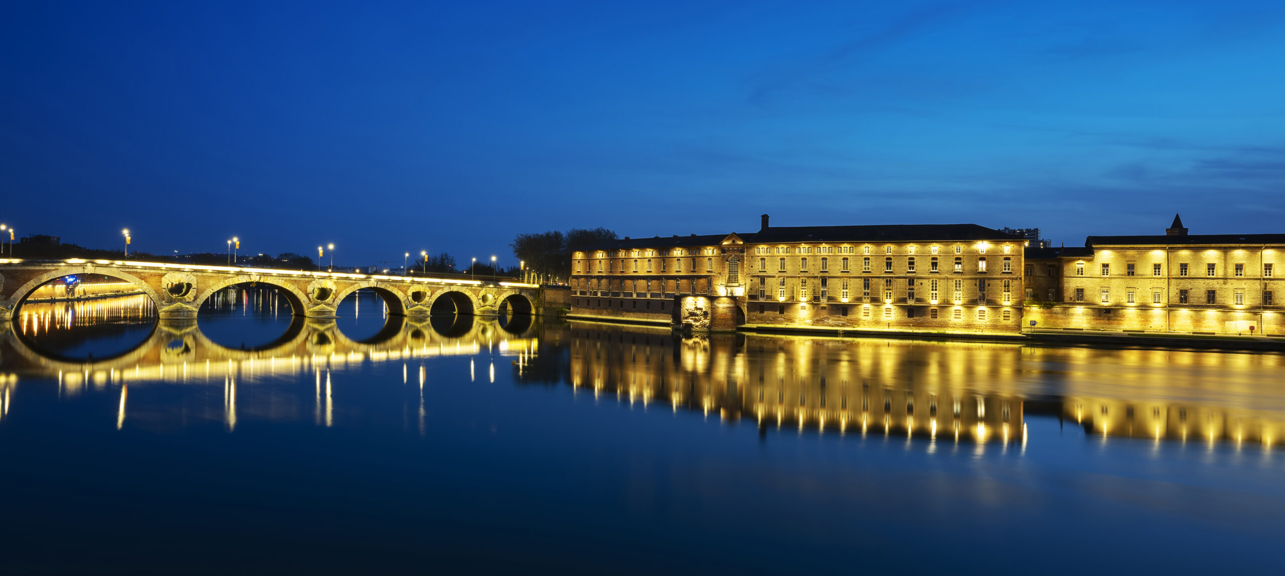 Famous view of Pont Neuf by night